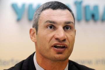 "Однією ногою у в'язниці, іншою – в бігах": Кличка зловили на цинічній схемі, кияни не сумнівалися