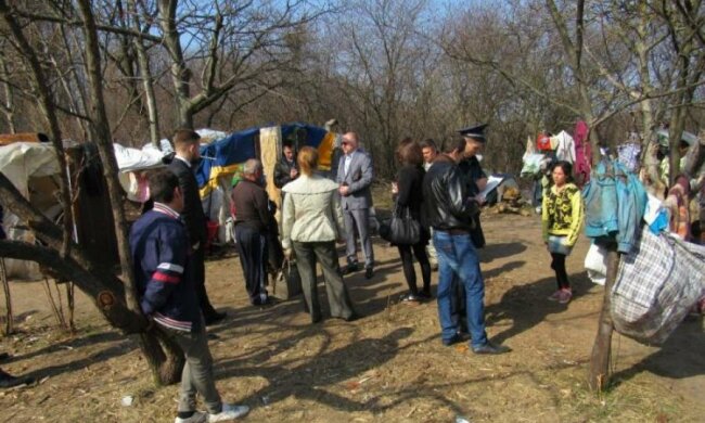 Нападение на ромов: школы срочно собирают родителей