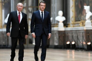 Путін та Макрон, фото з вільних джерел