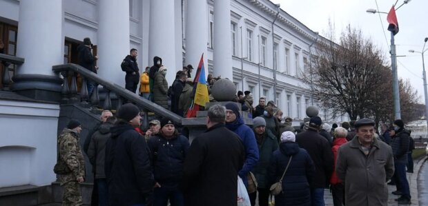 Під міською радою Полтави відбувся протест Нацкорпусу