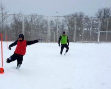  «Чорноморець» тренується по коліно в снігу (фото)