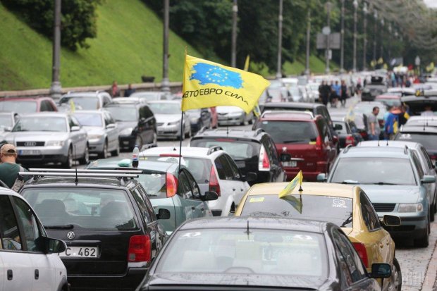 Протест "євробляхерів": коли набудуть чинності нові закони, уряд назвав дату