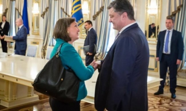 Порошенко и Нуланд поговорили о мире на Донбассе