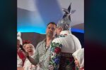 Олексій Арестович та Вєрка Сердючка, кадр із виступу