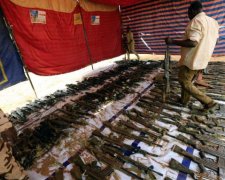 "А танки добудете в бою": як Україна торгує зброєю, поки хлопці гинуть на передовій