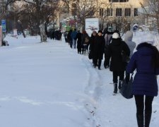 Лютый снегопад и транспортный коллапс в Киеве породил уйму забавных фотожаб: подборка лучших