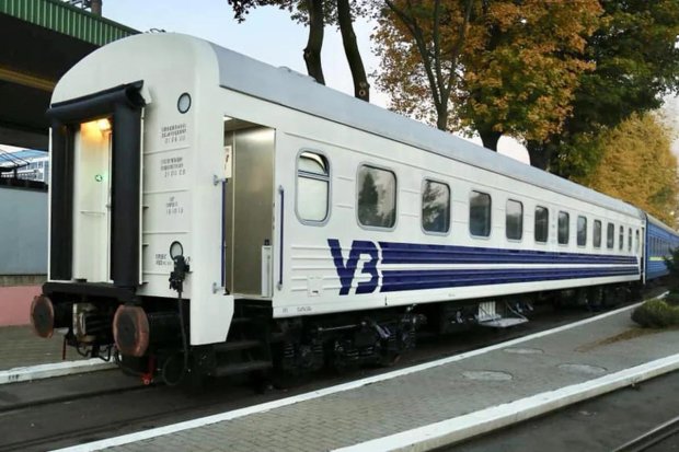 Душ, сейф і телевізор: Укрзалізниця показала пасажирам життя VIP, фото