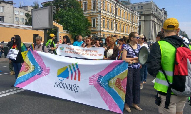 У Києві розправилися з учасниками ЛГБТ-параду: газом - у обличчя, деталі інциденту