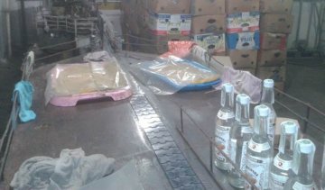 Правоохоронці прикрили підпільний алкогольний цех на Дніпропетровщині (відео)