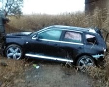 Автомобиль иностранца упал в реку в Николаевской области (фото)