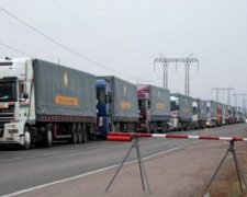 Гумконвой від Ахметова потрапив у ДТП під Дніпропетровськом