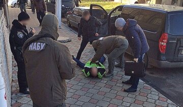 Адвокат і суддя погоріли на хабарі у $3,5 тисяч (фото)