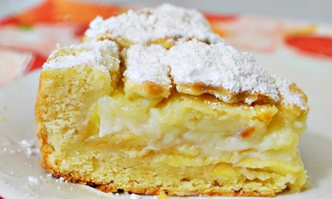 Ніжний яблучний пиріг з кремом: рецепт на всі випадки життя