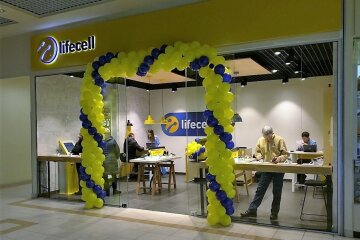 "Lifecell подарував мій номер телефону шахраям": банківські картки українця обчистили попри обіцянки мобільного оператора