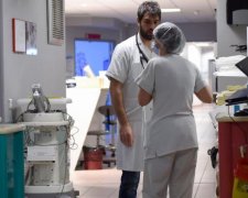 На глазах у всех: подростки избили до полусмерти 17-летнюю девочку