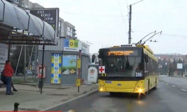 У Чернівцях тролейбуси випустили з карантину - поїхали