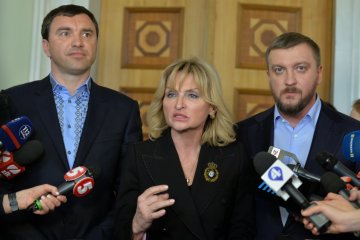 Дружина Луценка заплуталася в законах і матюках на трибуні Ради: епічне відео 18+