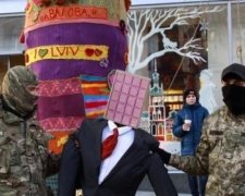 Львовские патриоты "повесили" Порошенко (фото)