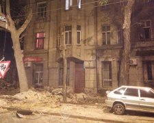 В Одесі обвалилася частина жилого будинку (фото, відео)