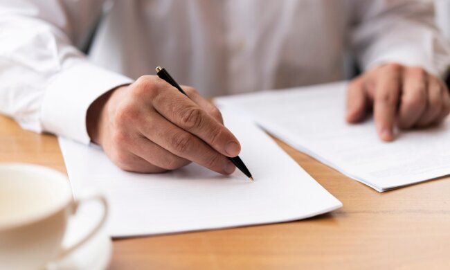 Подпись документов / фото: Freepik