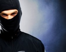 Озброєні бандити захопили адмінбудівлі Затоки