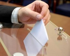 Розвал коаліції підштовхує Україну до дострокових парламентських виборів