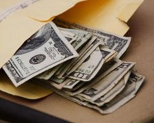 Слідчого Нацполіції схопили на хабарі
