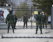 Згадати все: в мережі нагадали героїв і покидьків кримських подій 2014