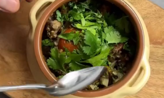 Горщики з гречкою, кадр з відео