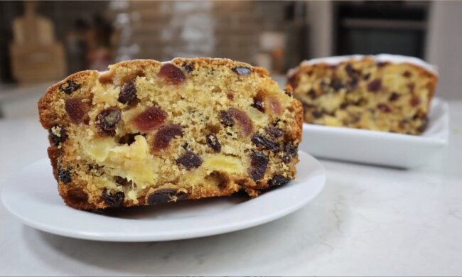 Фруктовый кекс с вишней и ананасом: фото скрин Ютуб