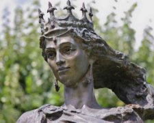 Україна та Росія влаштували twitter-битву за королеву Франції