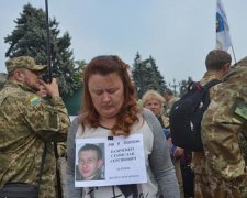 Под Радой начался митинг в поддержку военнопленных (фото)