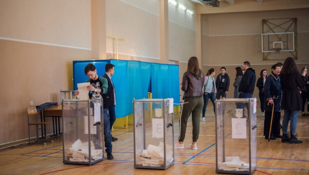 Парламентские выборы 2019: ЦИК впервые в истории слила "лица" мажоритарщиков