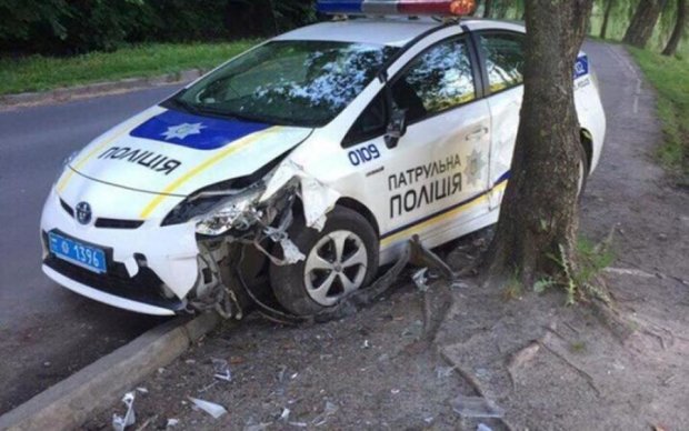 Київські копи розбили черговий Prius: опубліковані фото
