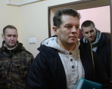 Сущенко відправив в Україну величезну стопку листів