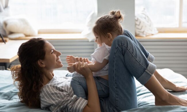 Невинная привычка с серьезными последствиями: почему нельзя сюсюкать с детьми