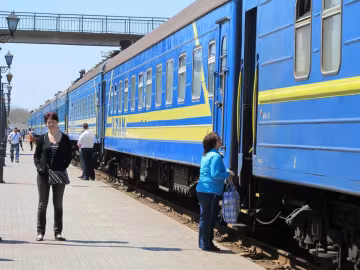 Укрзалізниця пустила додаткові потяги у сезон відпусток: повний список маршрутів
