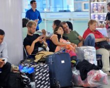 Пекло замість відпочинку: українці понад добу чекають літака до Туреччини