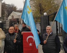 Під посольством РФ у Києві протестують проти репресій кримських татар (фото)