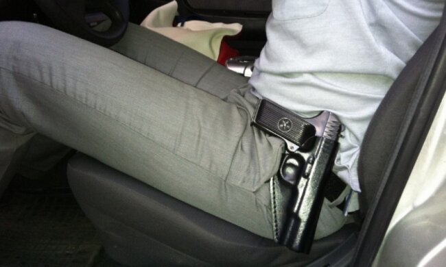 На Ровенщине у начальника милиции из сейфа похитили табельное оружие