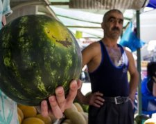 Очень вкусный "каунь": граматическая ягода-мутант заставила киевлян визжать 