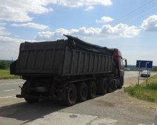 Співробітник СБУ заарештував бізнесмена, який давав йому хабар