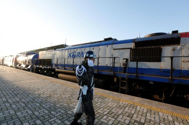 КНДР та Південна Корея скріпили дружбу поїздом: фото