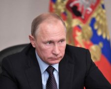 Пупок цілий: Путін пообнімався з маленьким хлопчиком