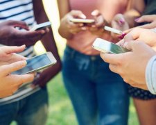 Всі "за" та "проти": як смартфон впливає на ваше життя