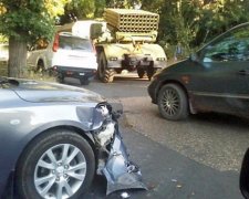 «Град» зіткнувся з легковиком в Сімферополі (фото)