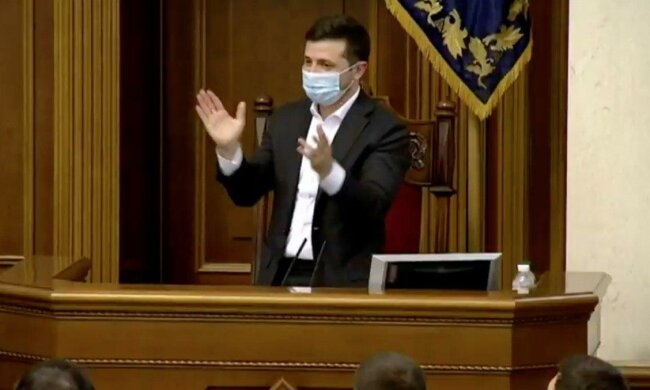 Владимир Зеленский во время голосования за рынок земли
