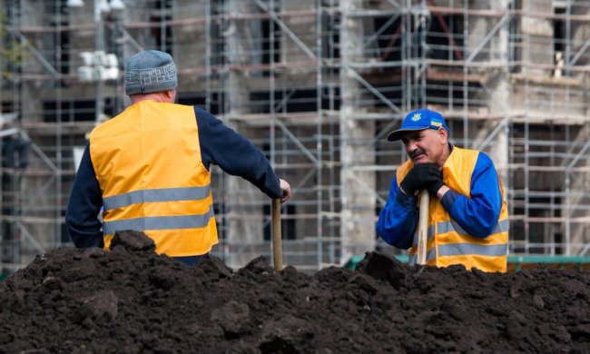 Влада зазирнула до кишень заробітчан: набігли рекордні суми, стільки удома не світить