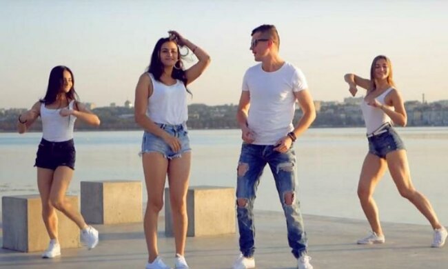 Популянейшая песня мира зазвучала на "соловьиной"