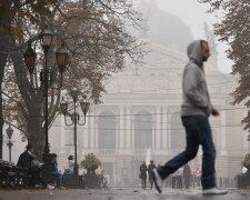 Львовяне не расстанутся с зонтиками 15 февраля, стихия опять возьмется за свое